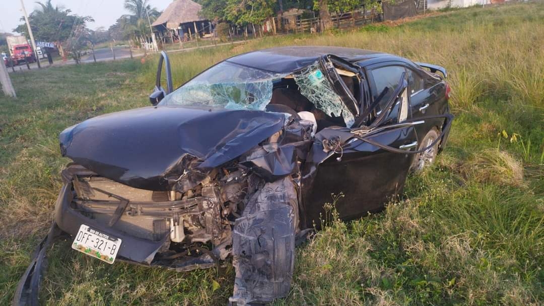 Un hombre murió luego de quedar prensado dentro de su auto