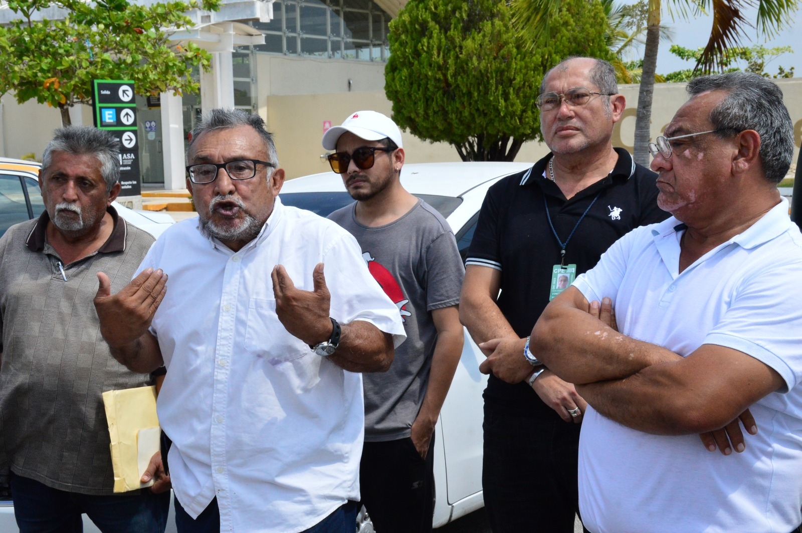 Taxistas de aeropuerto de Campeche piden que se concreten otros vuelos