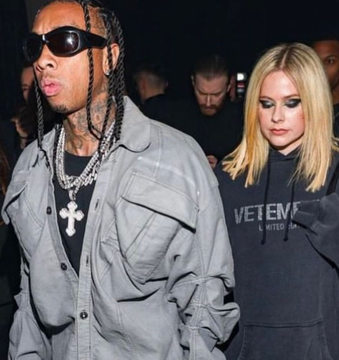 A dos semanas de cancelar su compromiso, Avril Lavigne confirma relación con Tyga, ex de Kylie Jenner