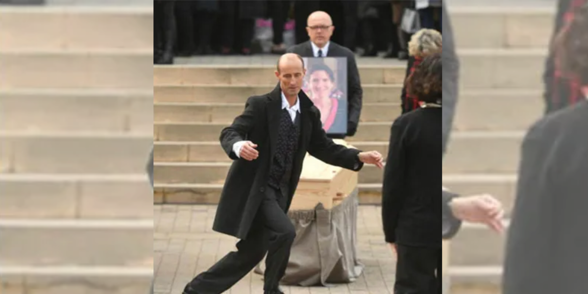 El viudo le bailó a su esposa antes de su entierro. Foto: Especial