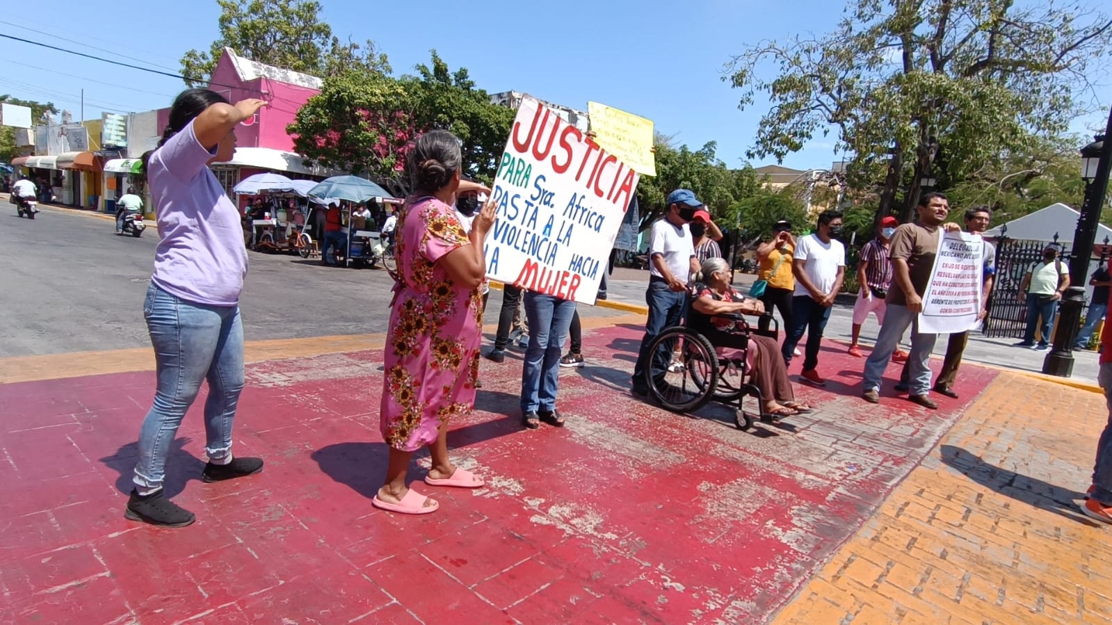 El tránsito está bloqueado en Ciudad del Carmen