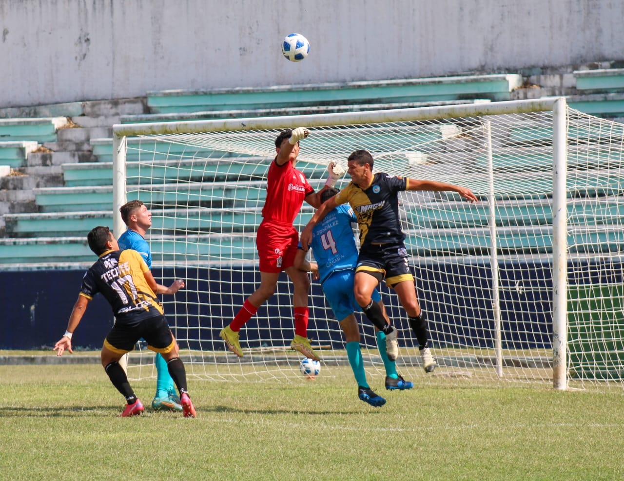 Nominan al "11 Ideal" a Néstor Gabriel González, defensa del Inter Playa del Carmen