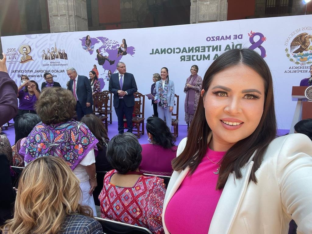 Anahí González asiste al encuentro con AMLO, por motivo del Día Internacional de la Mujer
