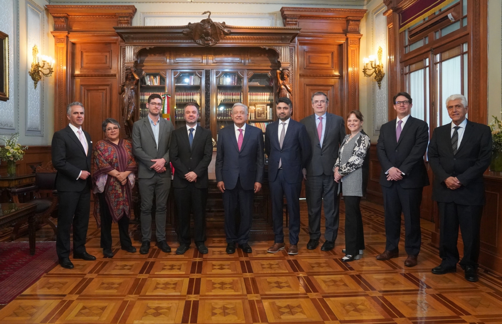 AMLO se reunió con directivos de Tesla para analizar el nuevo proyecto de Nuevo León