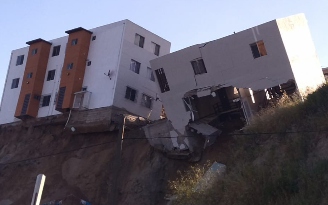 Colapsa edificio en Tijuana