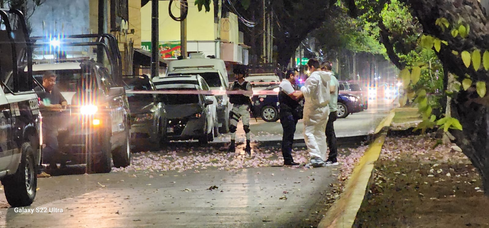 Los paramédicos arribaron al lugar prestándole los primeros auxilios y trasladándolo grave al hospital general