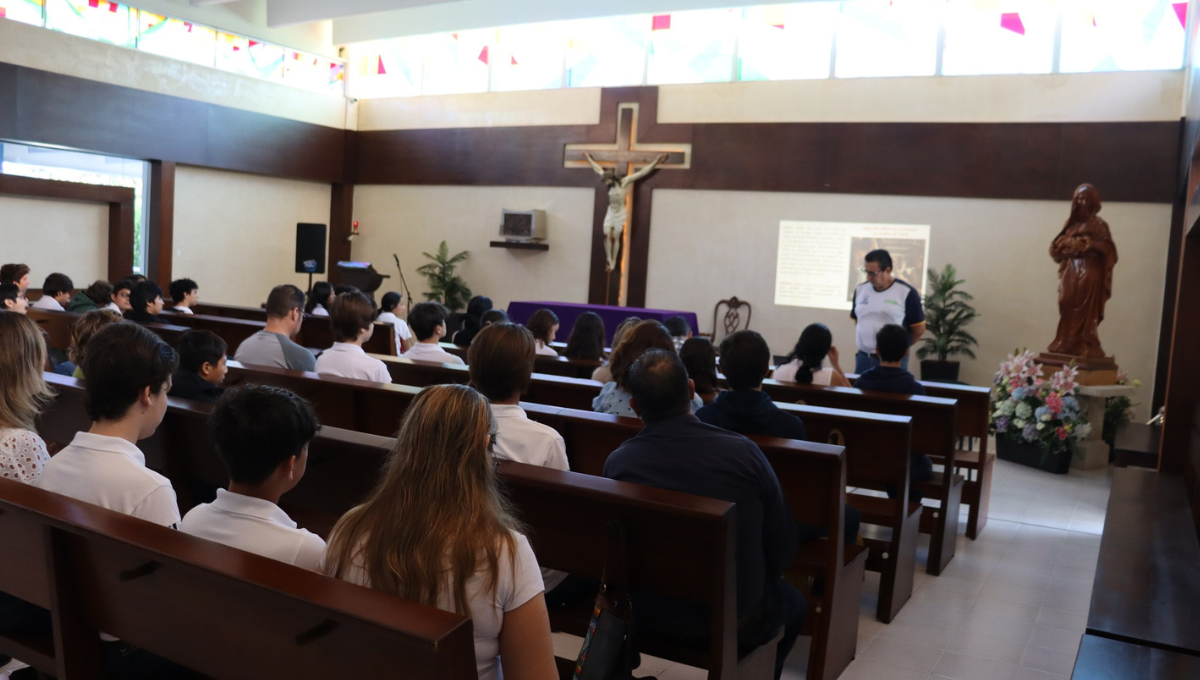 Padres de familia, maestros, compañeros y amigos lamentaron la pérdida del joven