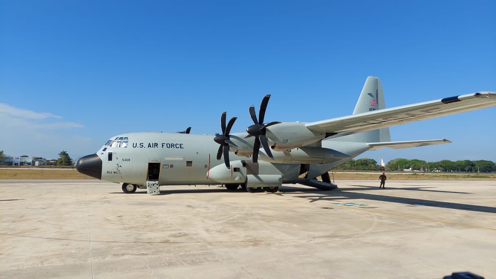 Llega a Chetumal el avión cazahuracanes desde Estados Unidos