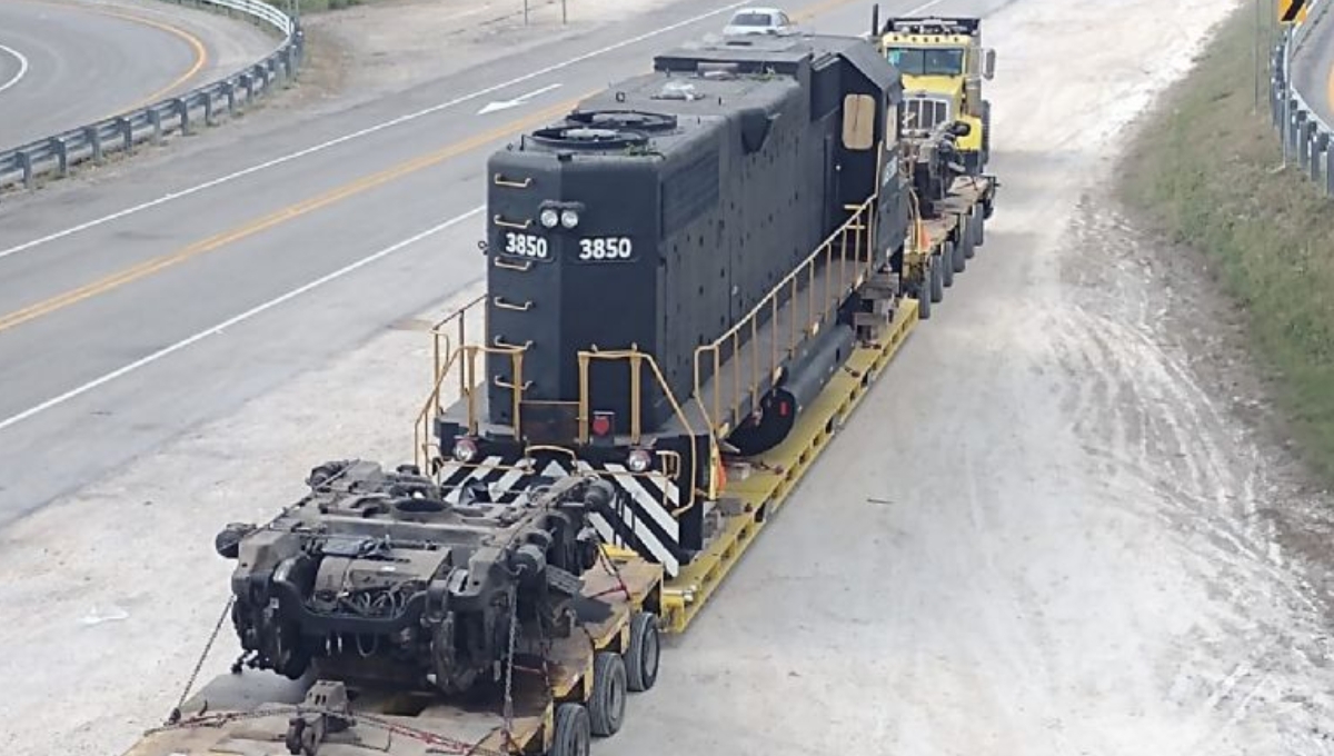 La locomotora pesa aproximadamente 150 toneladas