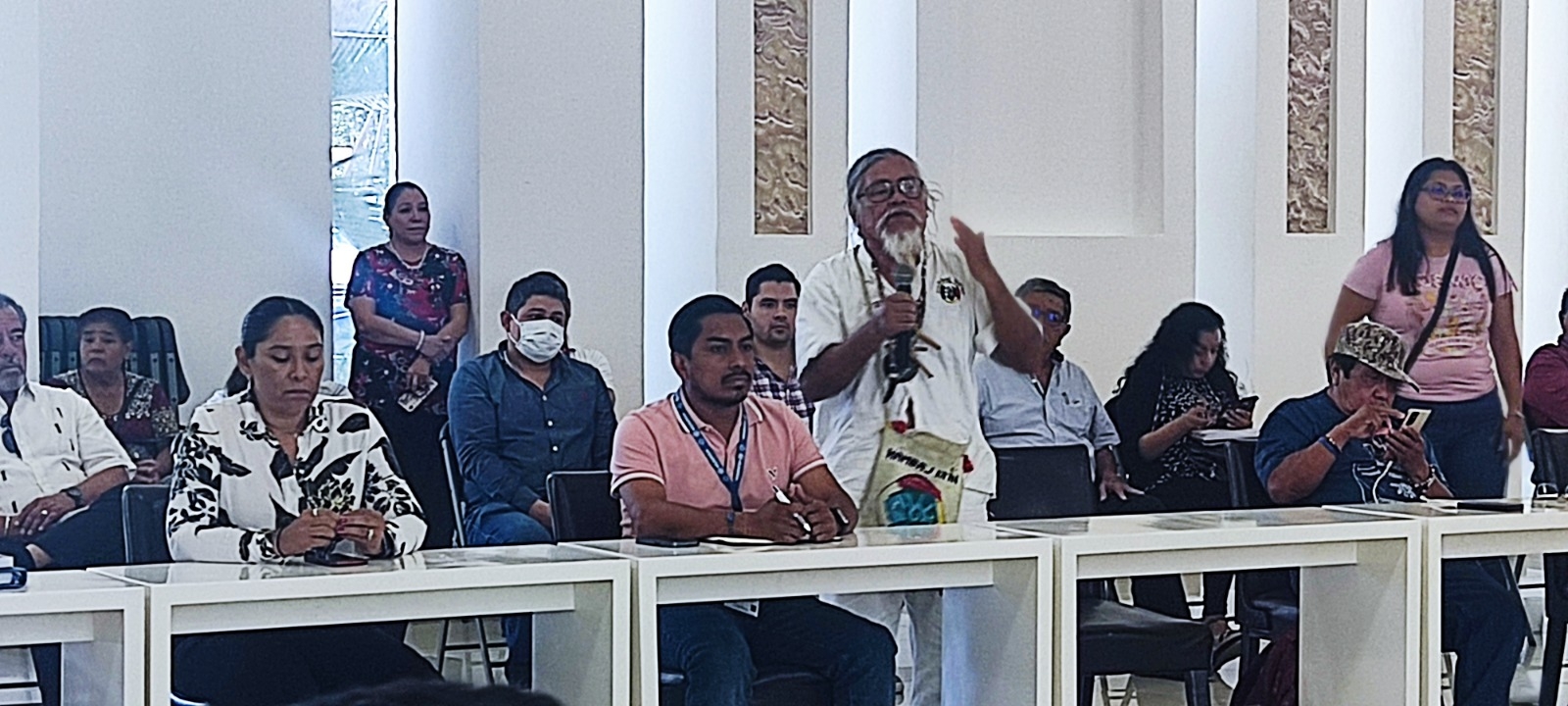 El sacerdote maya pidió colocar letreros municipales en lengua maya