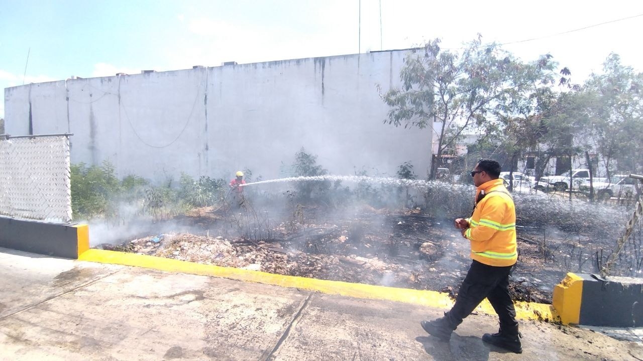 Entre los daños de los incendios hay casas, comercios y autos quemados