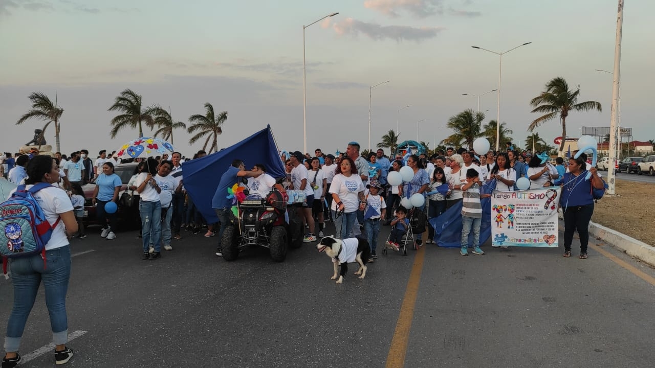 Realizan caminata por el autismo