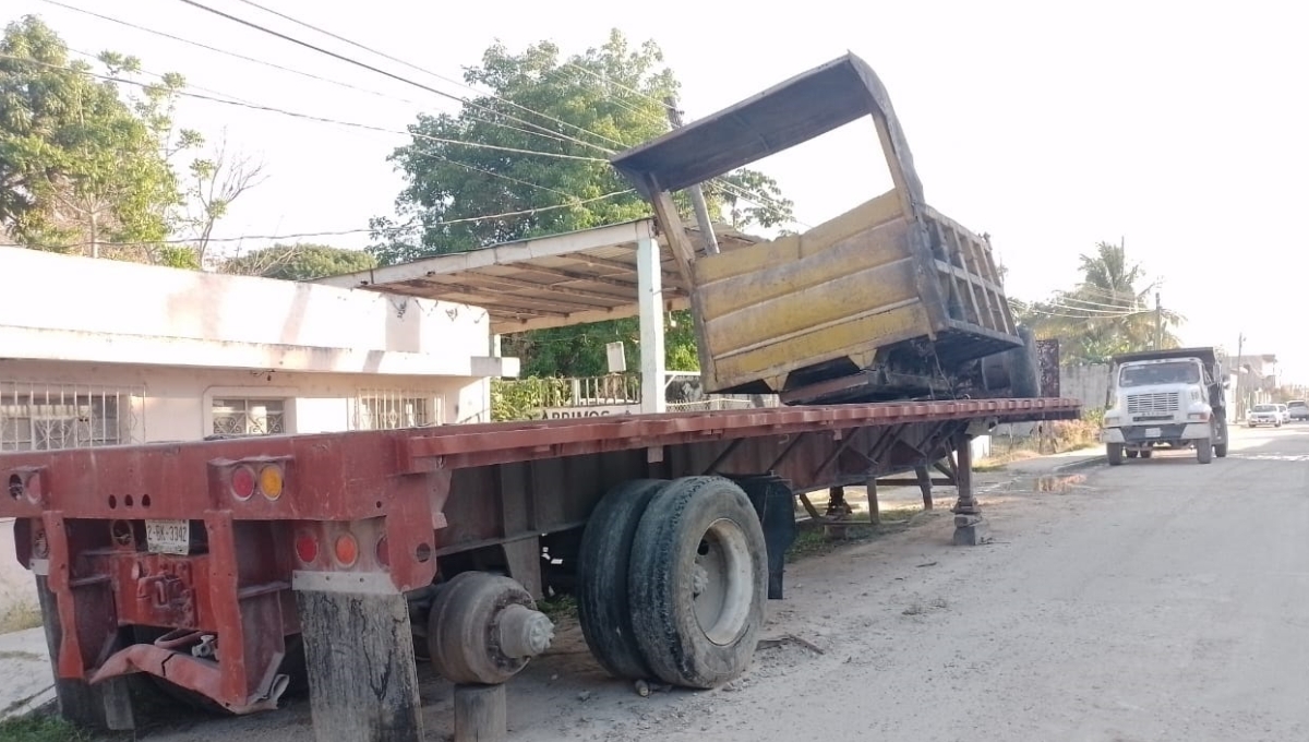 Vecinos de Escárcega exigen el retiro de un tractocamión abandonado desde hace seis meses