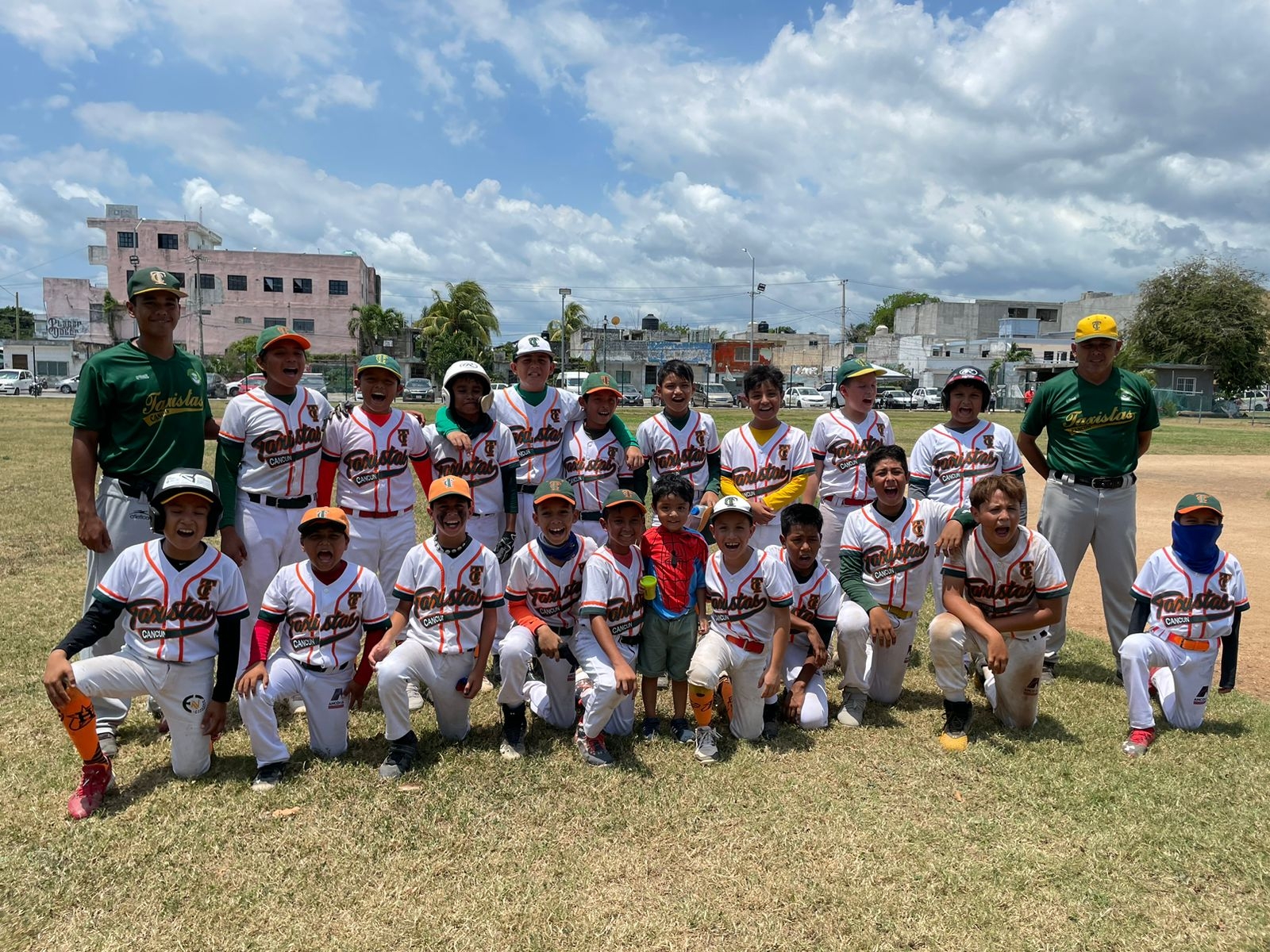 Taxistas de Cancún se lleva la victoria contra los Madereritos de Colonia Yucatán