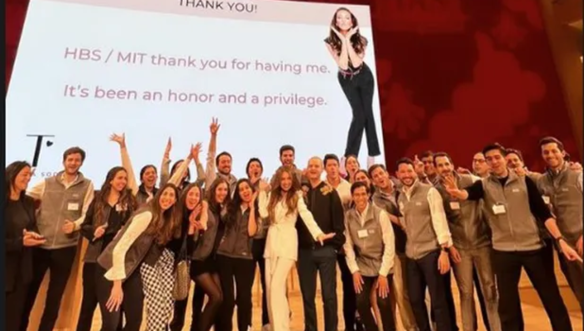 Thalía impartió "clases" de negocios en la Universidad de Harvard: VIDEO