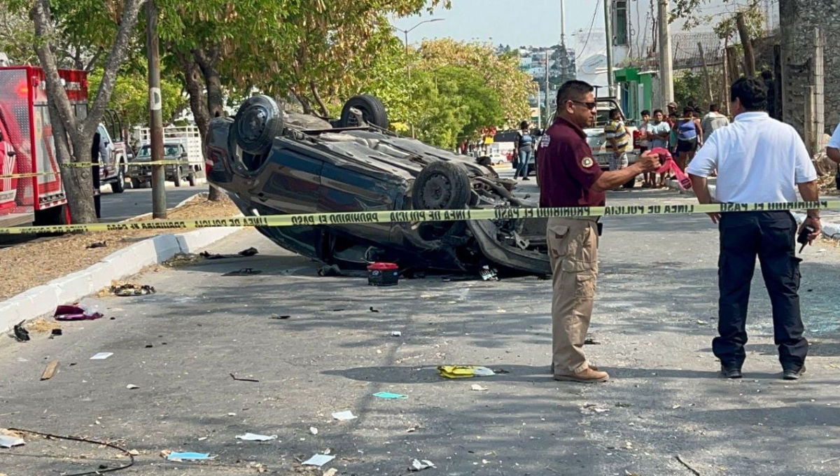 Mecánico ebrio vuelca con un carro en Campeche al realizar pruebas de mantenimiento