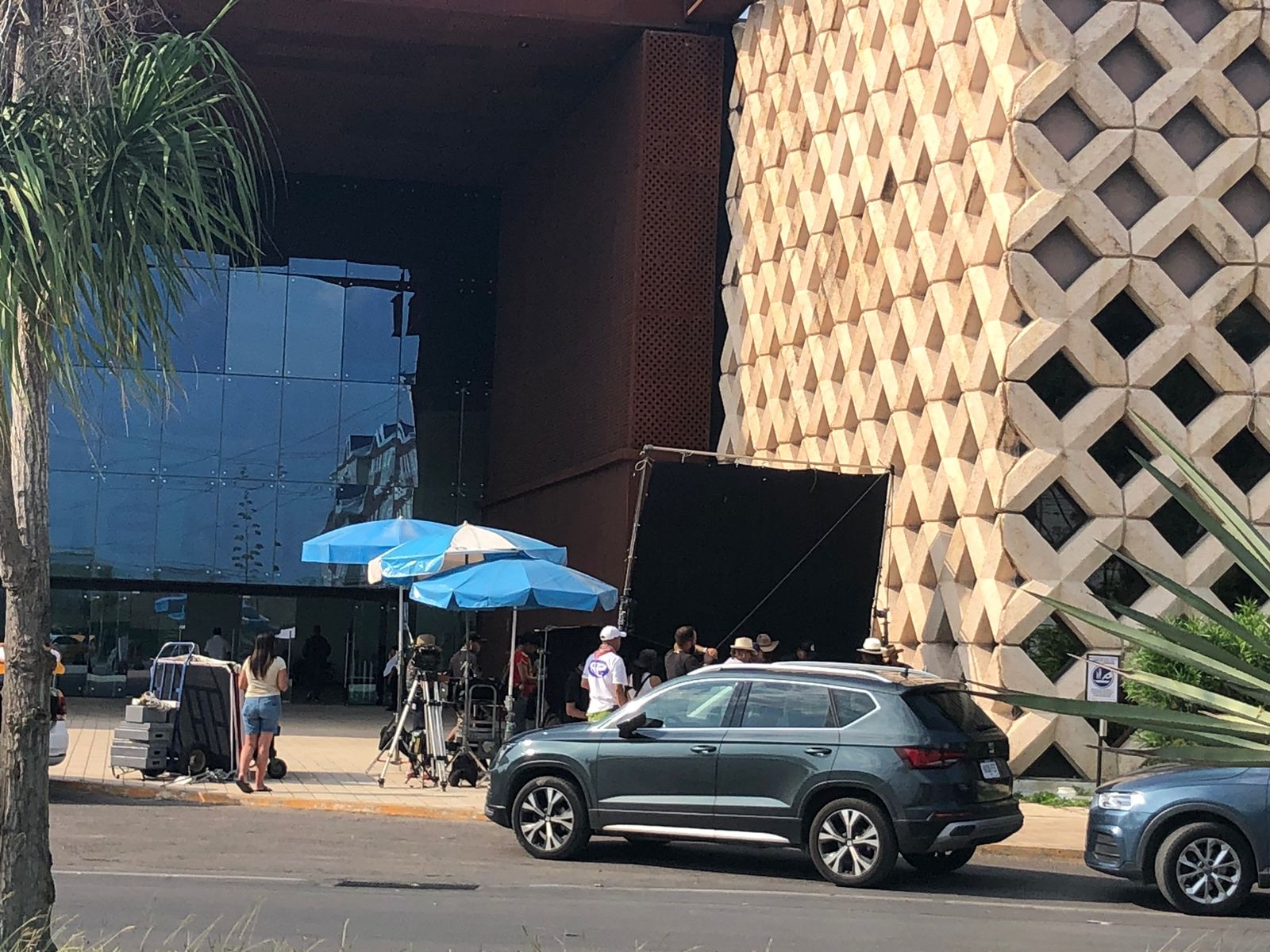 Ester Expósito graba en el Centro de Convenciones de Mérida para una serie de Netflix: EN VIVO