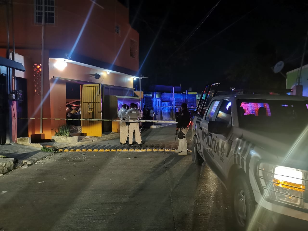 Balean en Ciudad del Carmen la fachada del domicilio de un presunto empleado de PEMEX