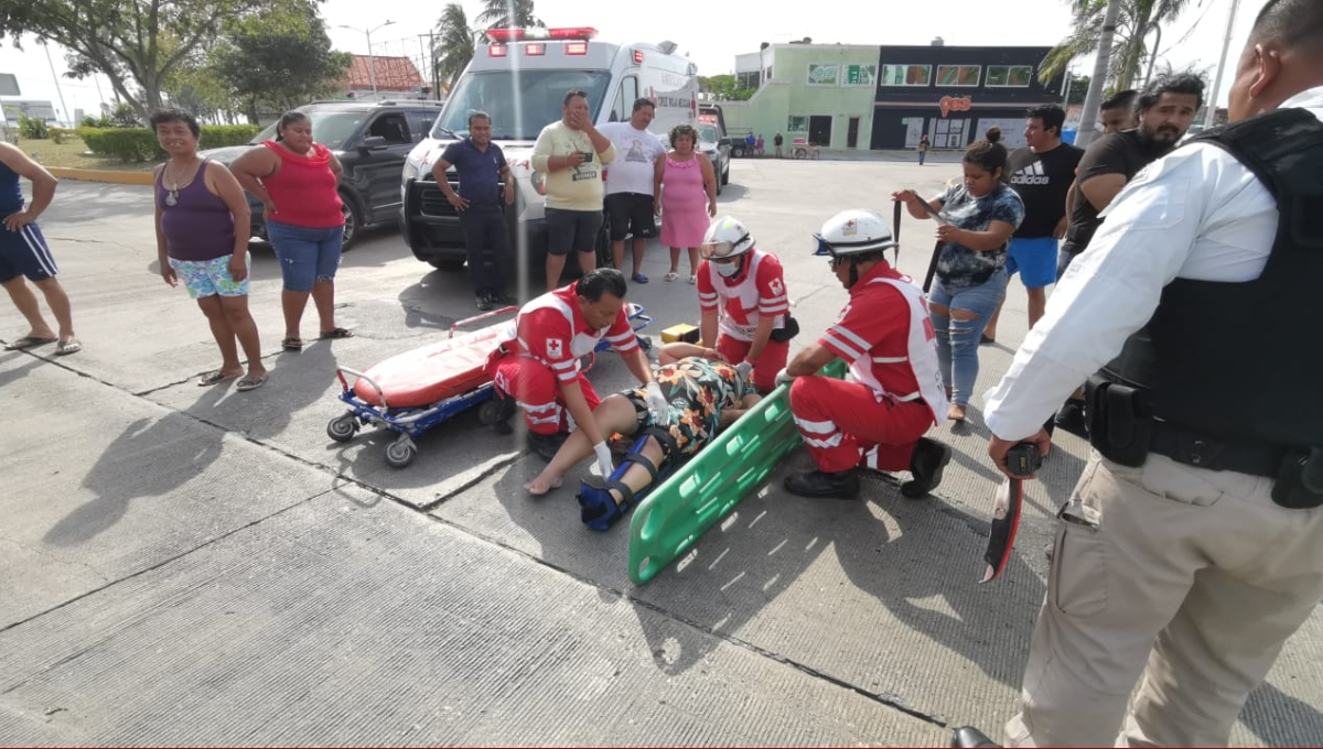 Conductor atropella a motociclistas en Ciudad del Carmen; una mujer terminó lesionada