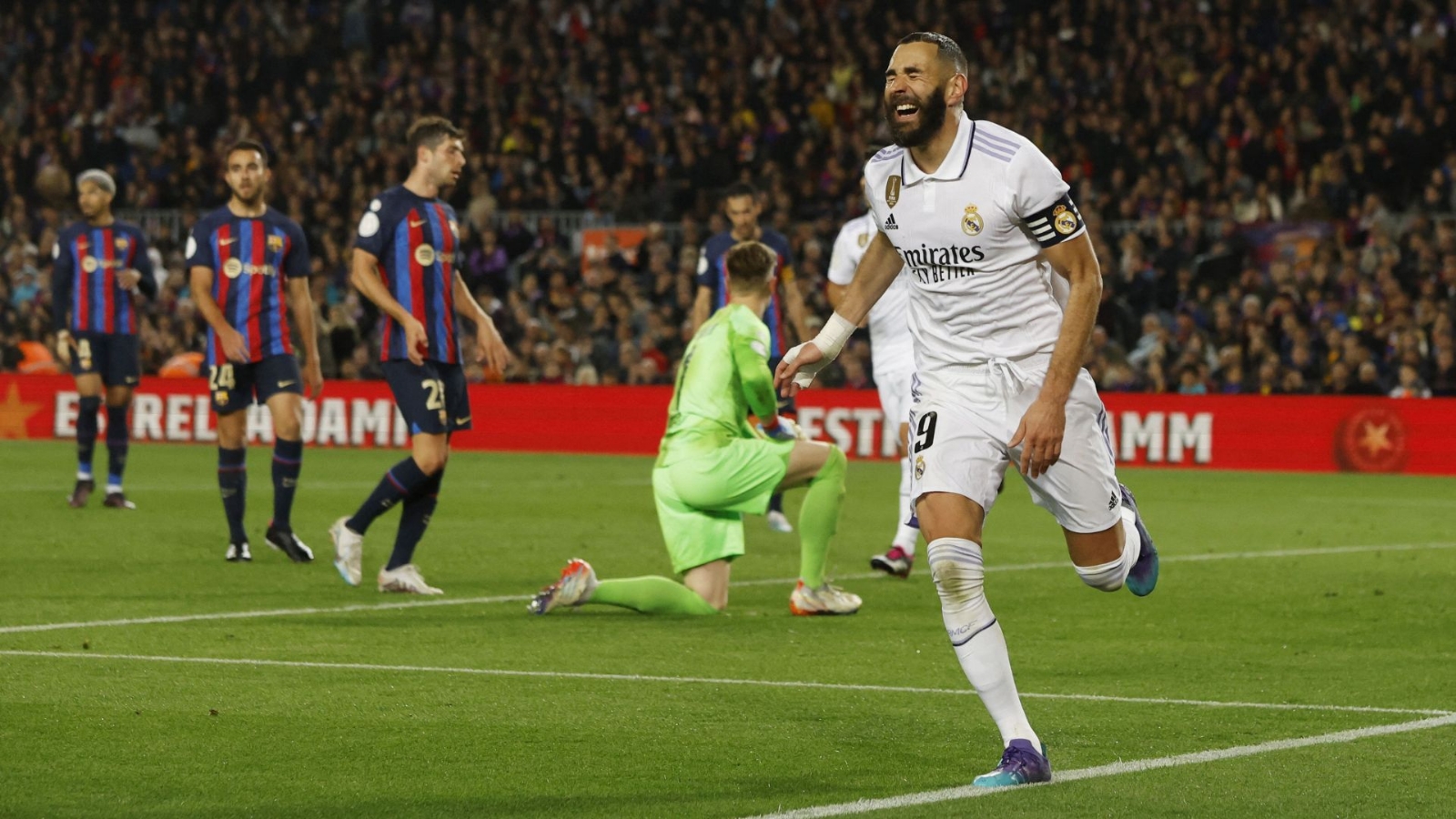 Karim Benzema fue el héroe merengue al marcar hat trick
