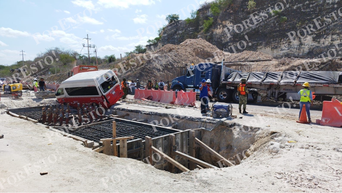 Tráiler choca contra una combi en la vía Campeche-Mérida; hay 8 heridos