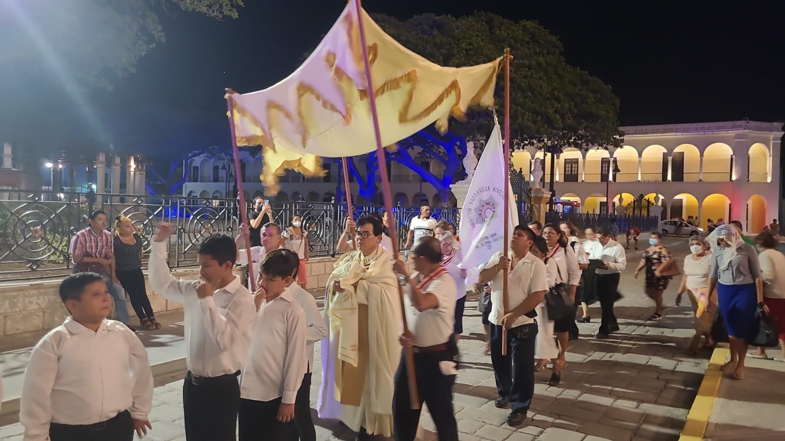 Realizan la procesión del Santísimo Sacramento en Campeche: EN VIVO