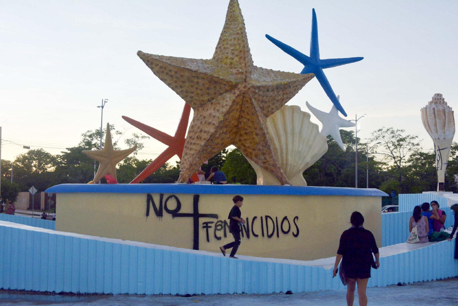 Ayuntamiento oculta la violencia en Cancún; feministas recriminan el borro de las 'pintas'