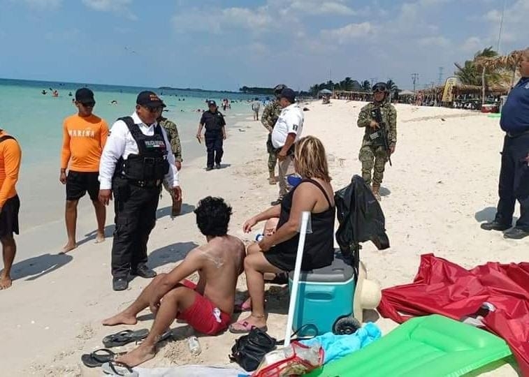 Cientos de personas visitan el malecón de Ciudad del Carmen durante el Sábado de Gloria