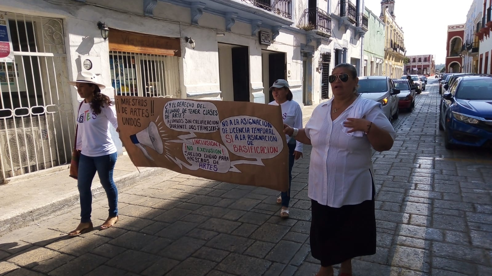 Maestros de artística exigen regularización de plazas en Campeche: EN VIVO