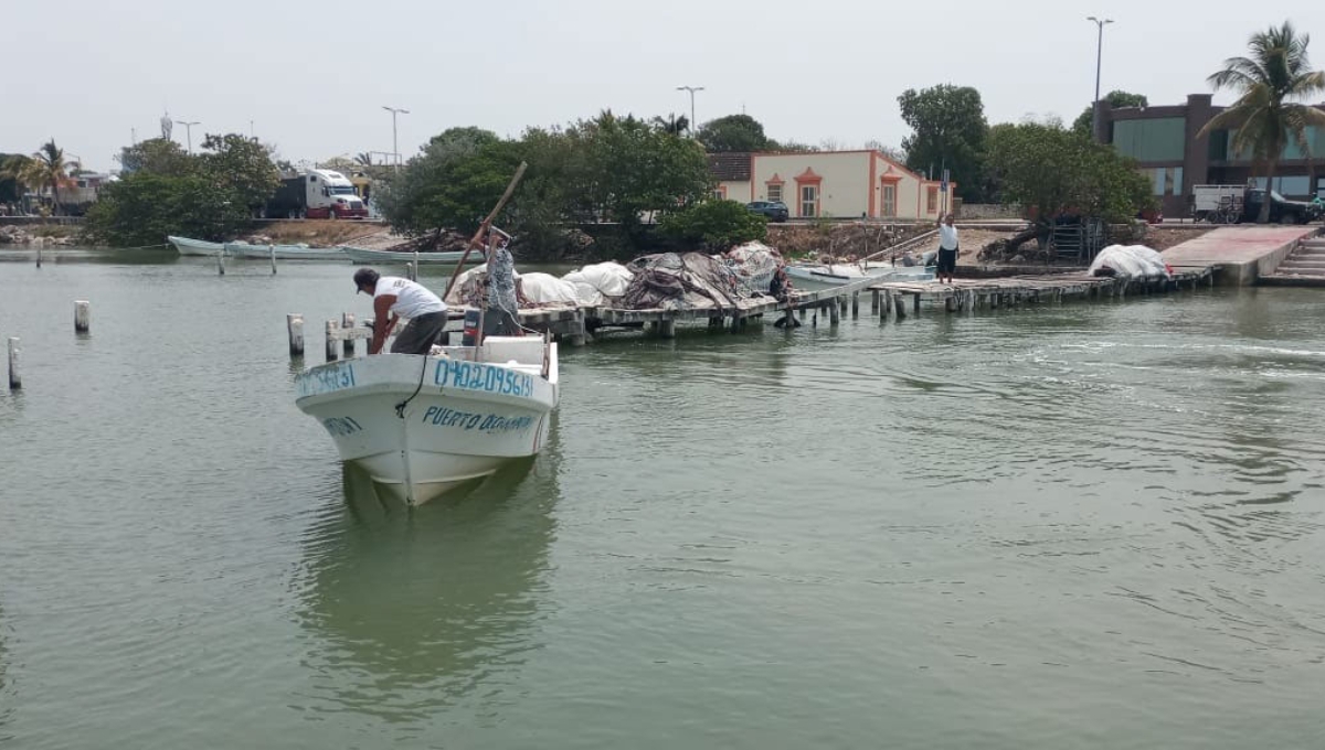 Guardia Costera rescata a pescadores a 16 kilómetros a la deriva de Champotón