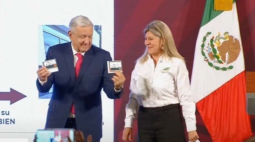 Presentan la Tarjeta Financiera de Bienestar en la conferencia del presidente AMLO