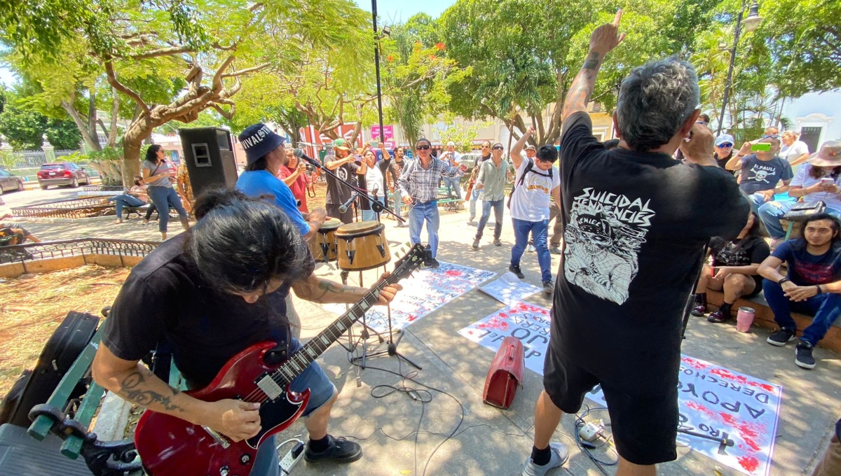 Los jóvenes se manifestaron en el Parque de Santiago de Mérida