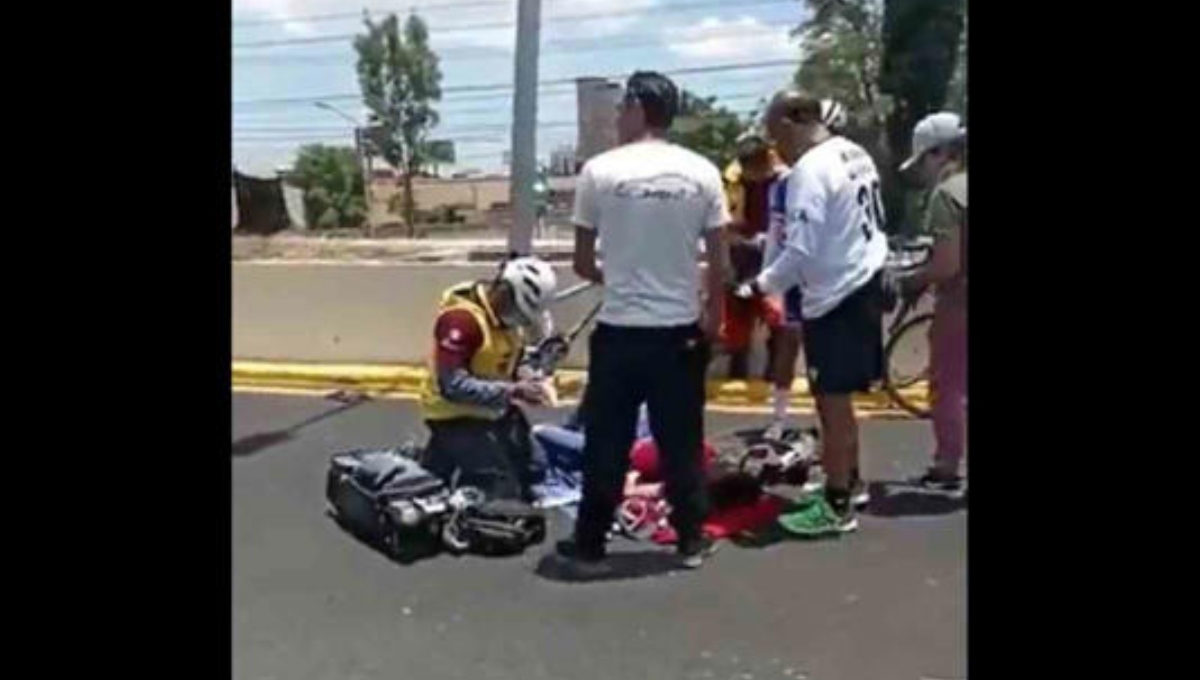 Borracho invade paso ciclista y atropella a joven de 16 años, en Puebla