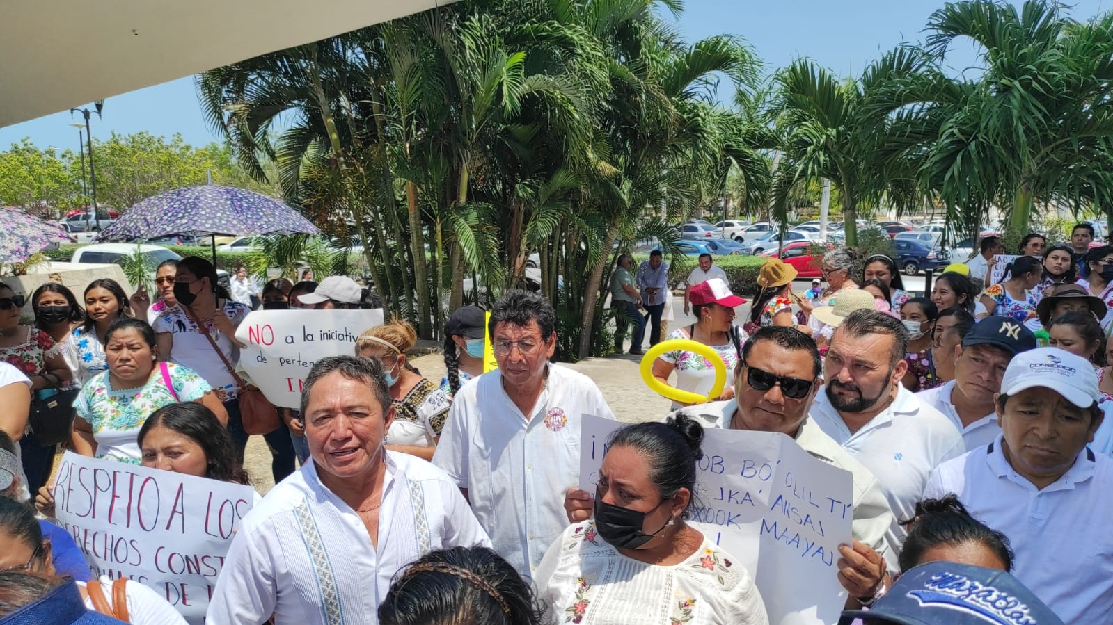 Maestros de educación indígena protestan en el Congreso de Campeche: EN VIVO