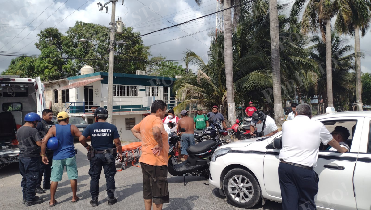 Taxista choca contra una motociclista en Felipe Carrillo Puerto; hay saldo de dos lesionados