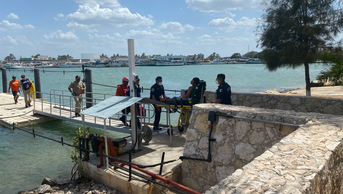 Rescatan a pescador en altamar al sufrir descompresión en Progreso