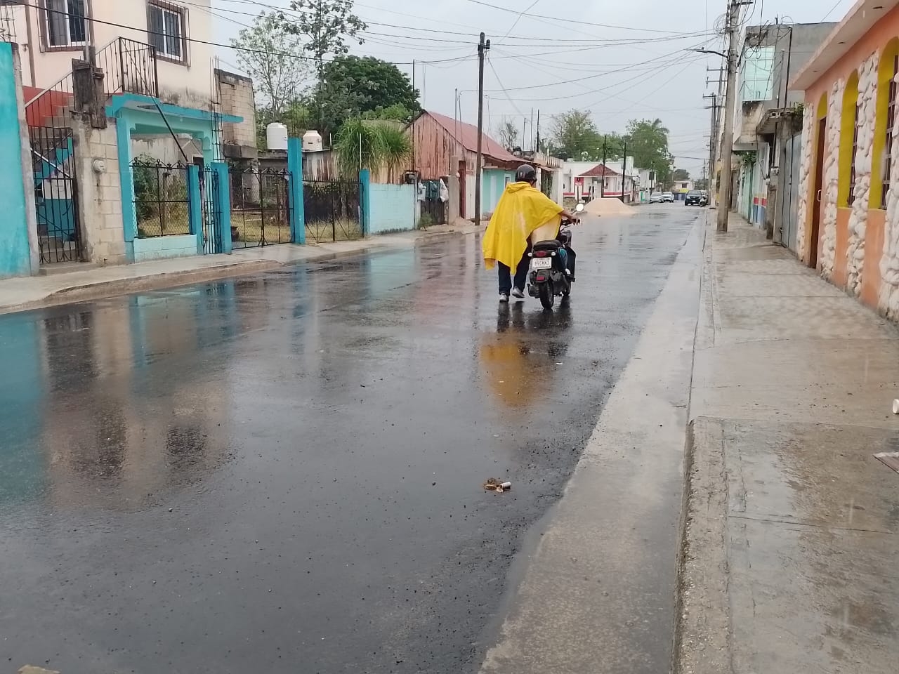 Lluvia mañanera da tregua al calor intenso en Escárcega este domingo