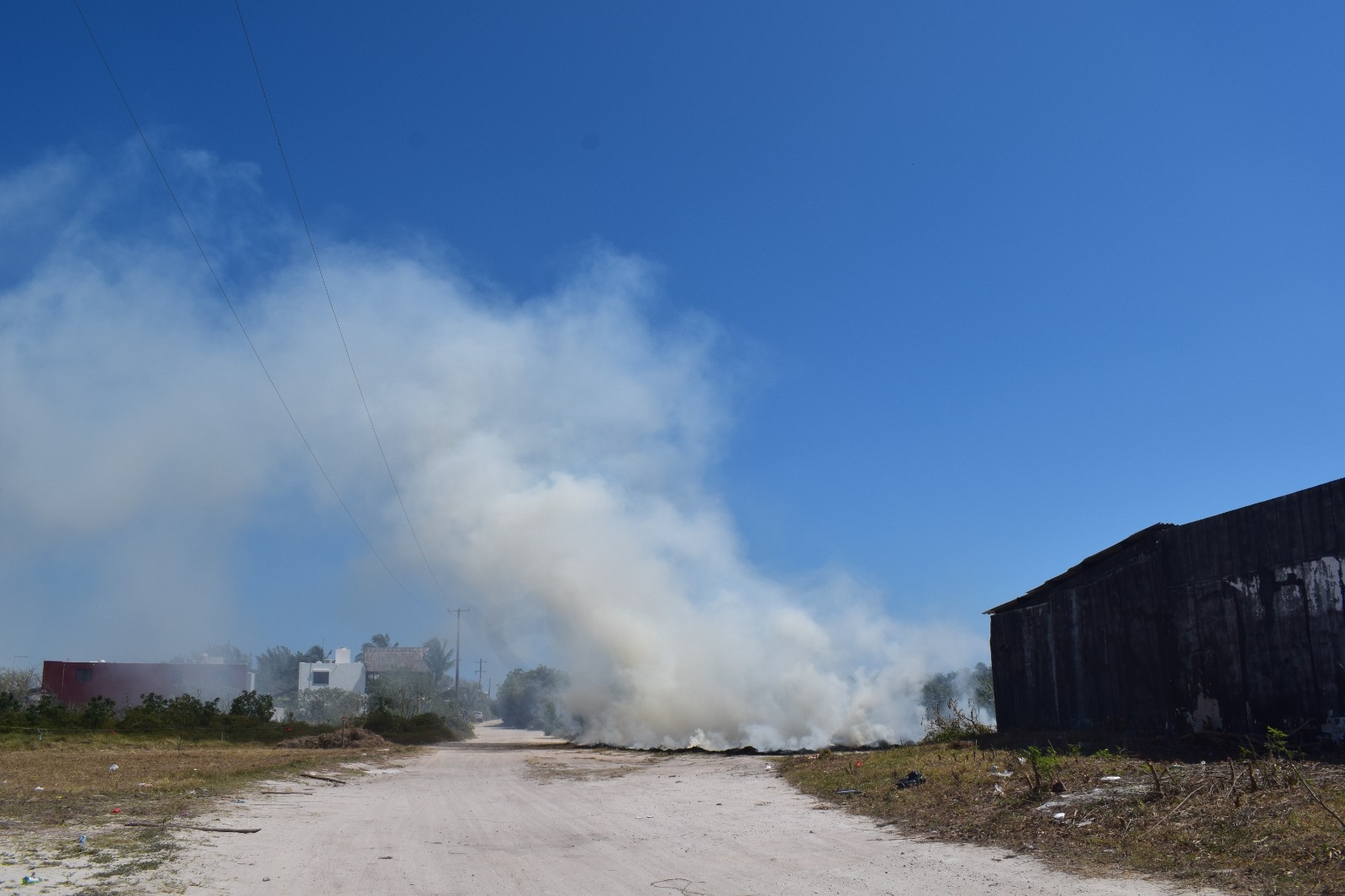 El incendio se sofocó antes de que se propagara a zonas habitacionales