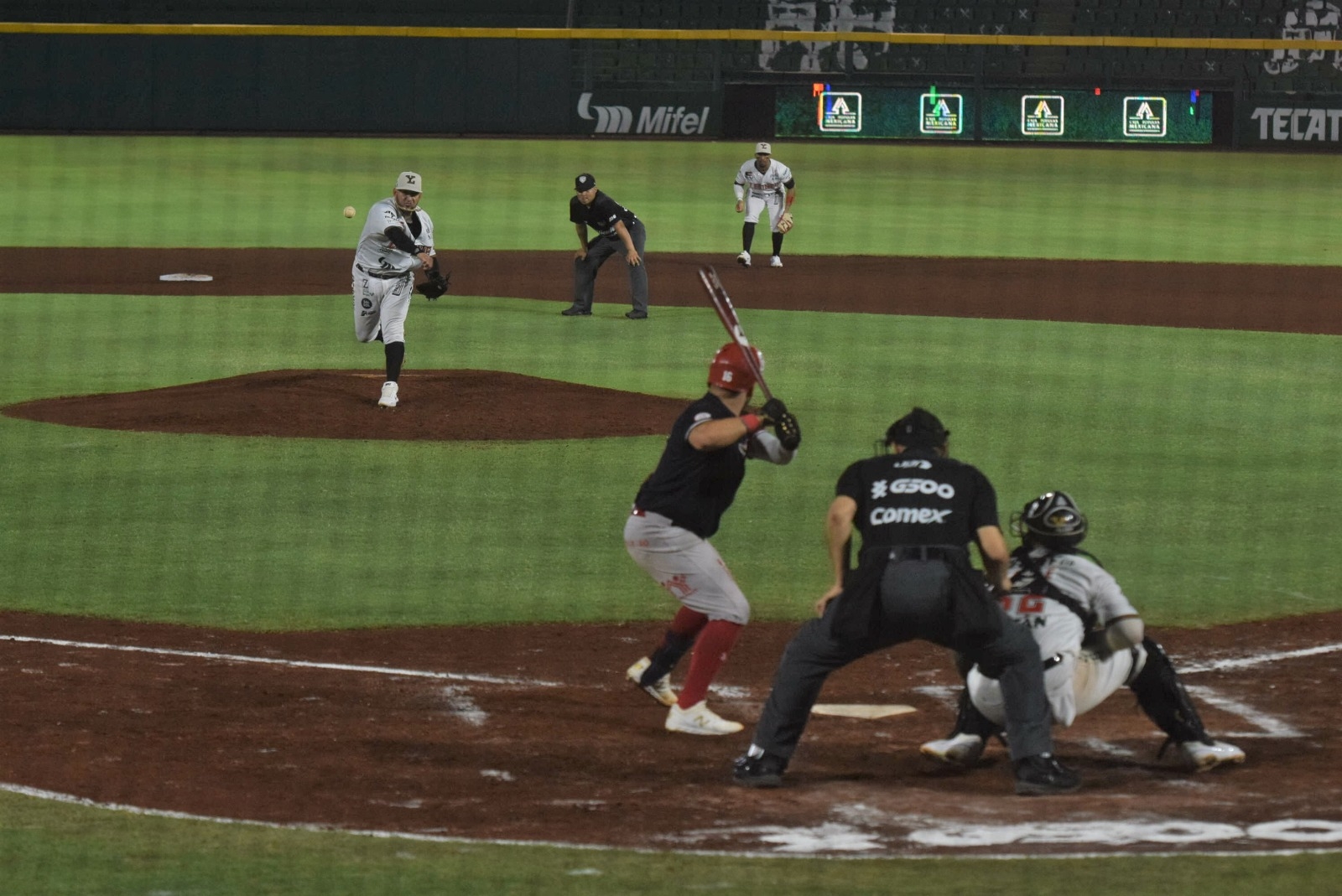 Leones de Yucatán vencieron 5 a 4 a El Águila de Veracruz en el Parque “Kukulcán”