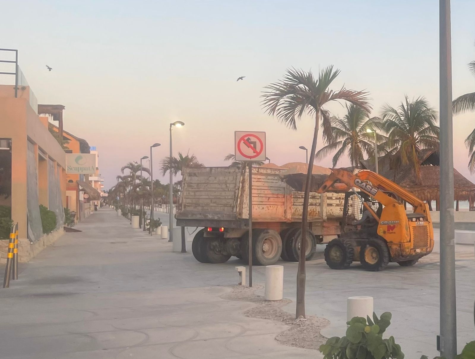 Ayuntamiento de Progreso 'saquea' arena del malecón, vecinos denuncian