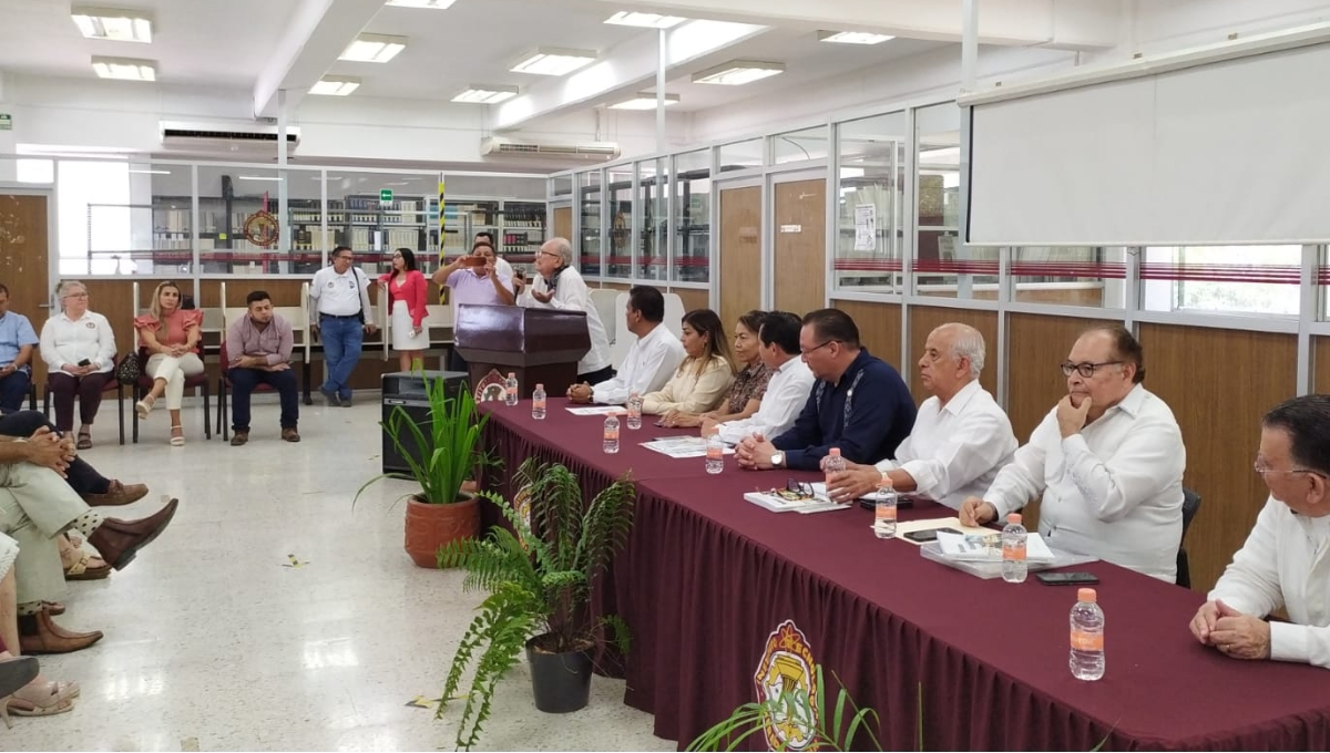 "Camino hacia el Tren Maya", el libro de Noé Peniche sobre los ferrocarriles en Yucatán: EN VIVO