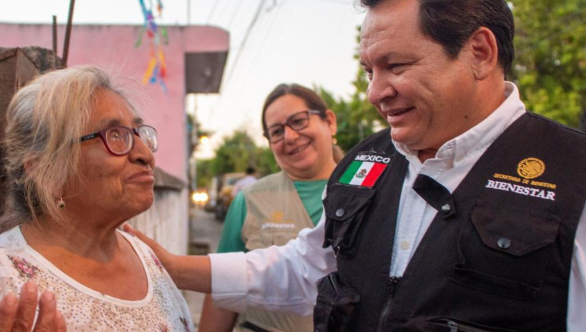 Joaquín Díaz Mena informa a abuelitos de Mérida sobre pagos de la Pensión del Bienestar