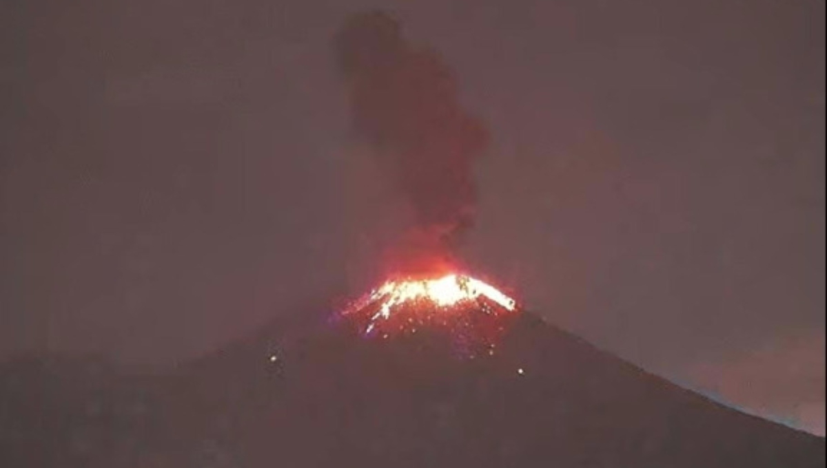 Por fuerte explosión del volcán Popocatépetl, 11 municipios de Puebla suspenden clases