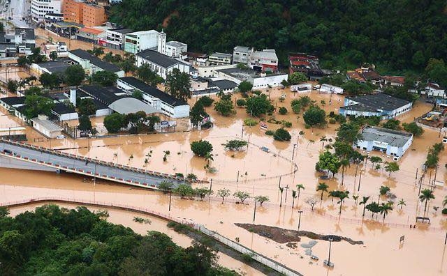 Las fuertes lluvias de la última semana en la región noreste del país han obligado a evacuar a 15.000 personas.