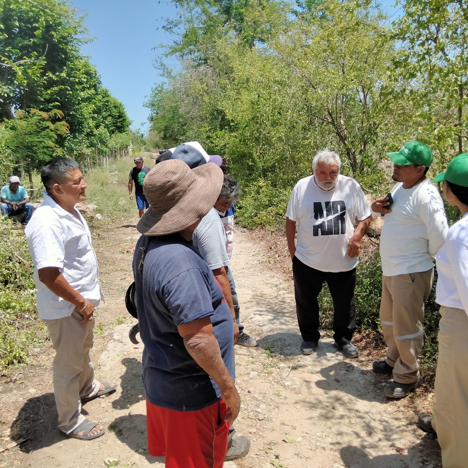 Bachoco invade y excava terrenos de propiedad privada; denuncian vecinos de Hunucmá