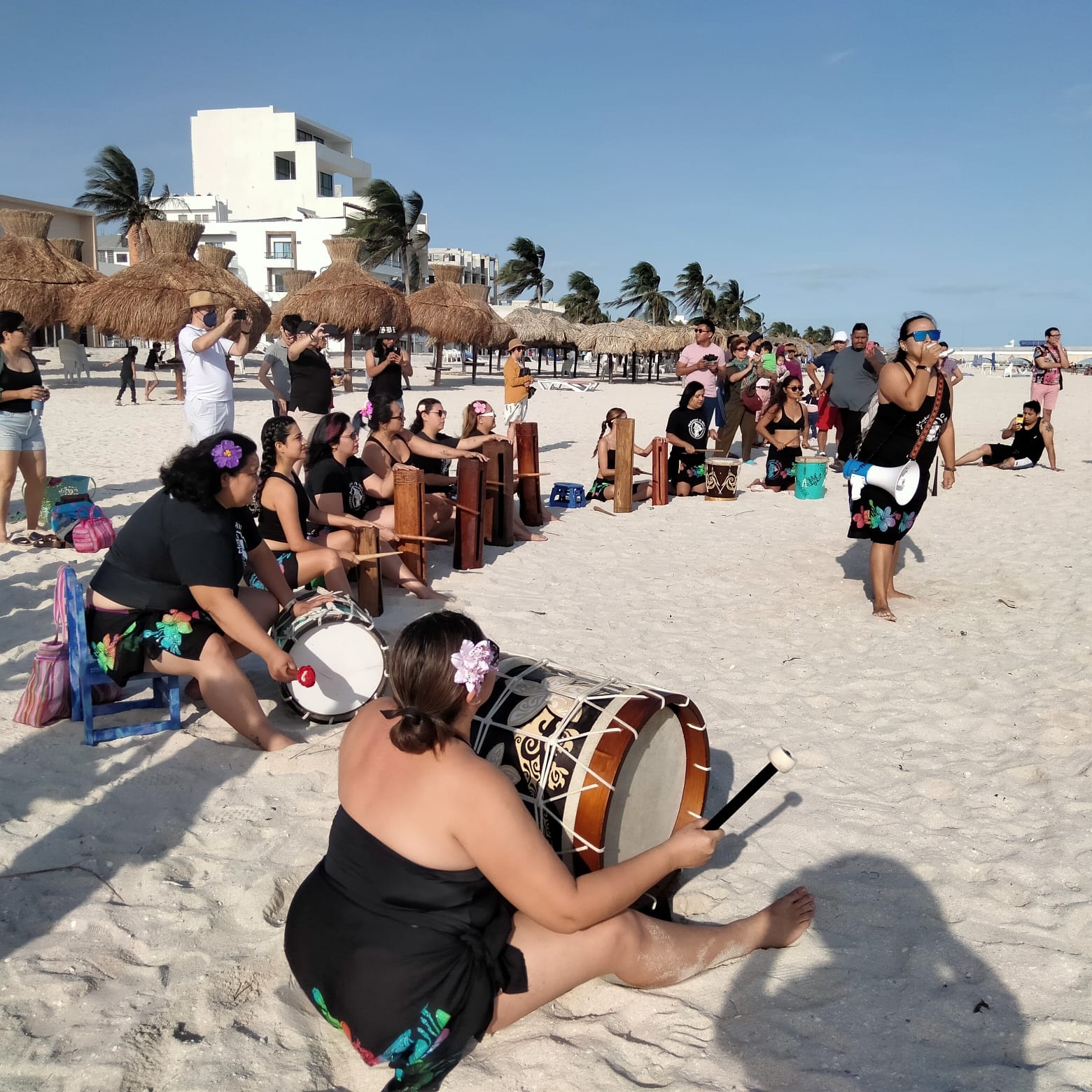 Así fue como 60 mujeres bailaron hawaiano en la playa de Progreso