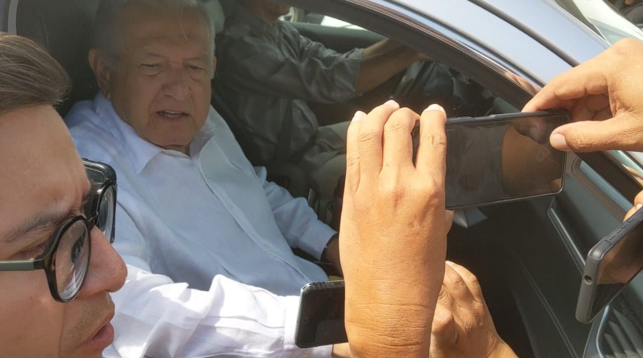 Chetumal: AMLO atiende a manifestantes de la comunidad Mahahual