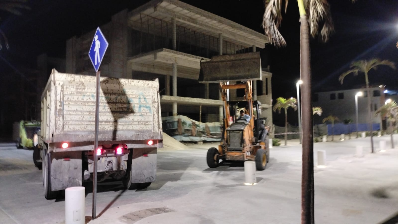 Profepa interviene en el supuesto saqueo de arena del malecón de Progreso