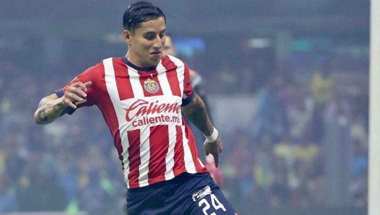 Carlos Cisneros queda fuera de Chivas por 9 meses, ¿Qué le ocurrió?