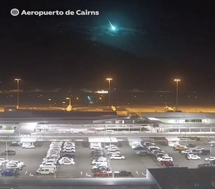 Meteorito verde cruza el cielo y cae cerca de un aeropuerto en Australia: VIDEO